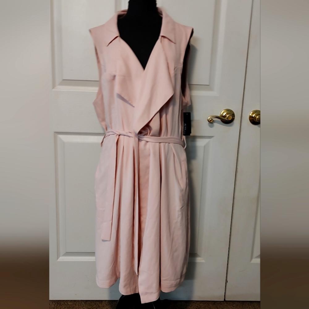 NWT DUSTER WRAP WITH POCKETS